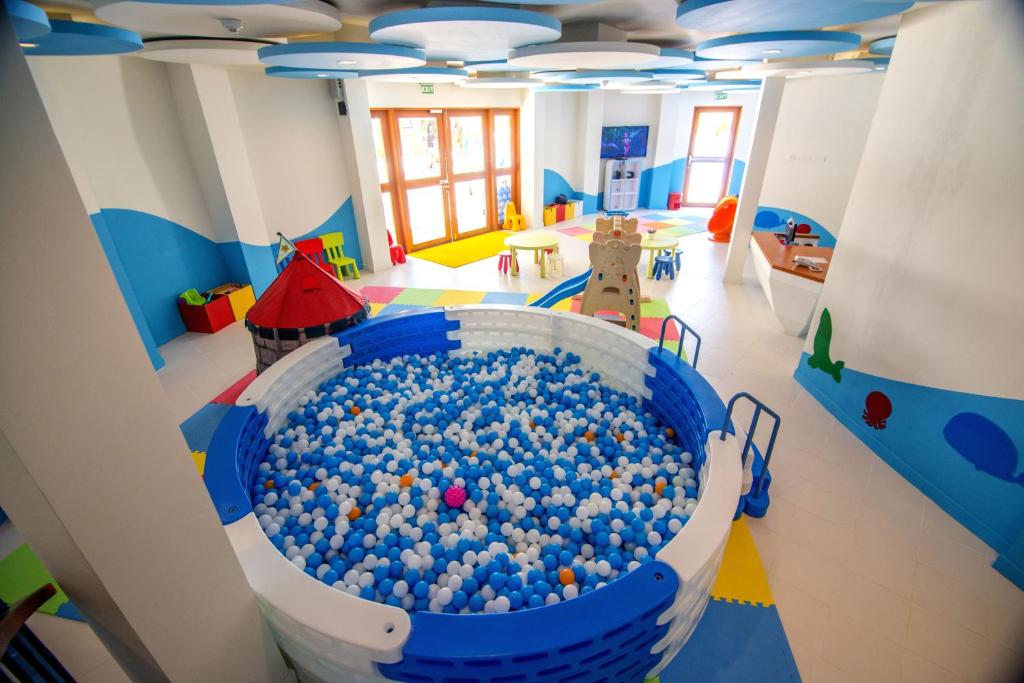 Holiday Inn Resort Kandooma Maldives - 4 Days