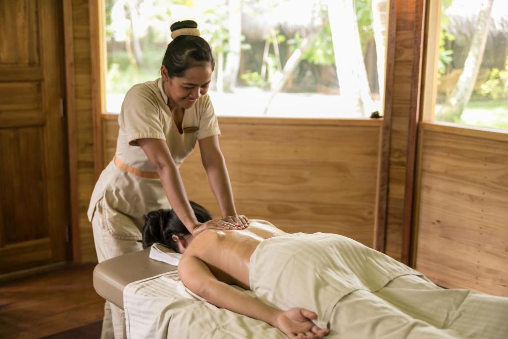 Fihalhohi Island Resort - 4 Days